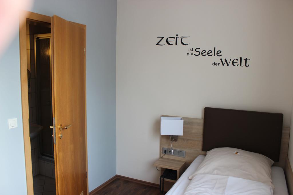 Hotel Dreimaedelhaus Espelkamp-Mittwald Экстерьер фото