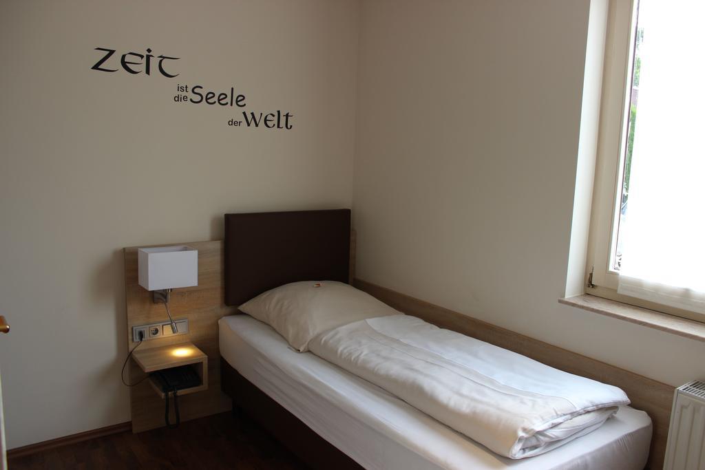 Hotel Dreimaedelhaus Espelkamp-Mittwald Экстерьер фото