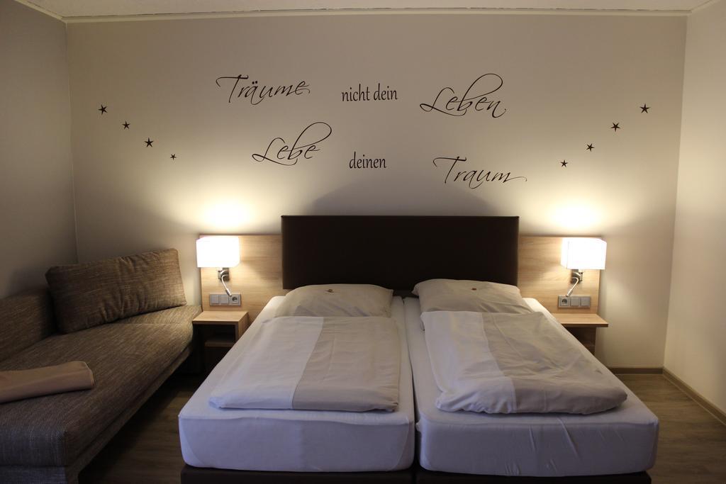 Hotel Dreimaedelhaus Espelkamp-Mittwald Экстерьер фото