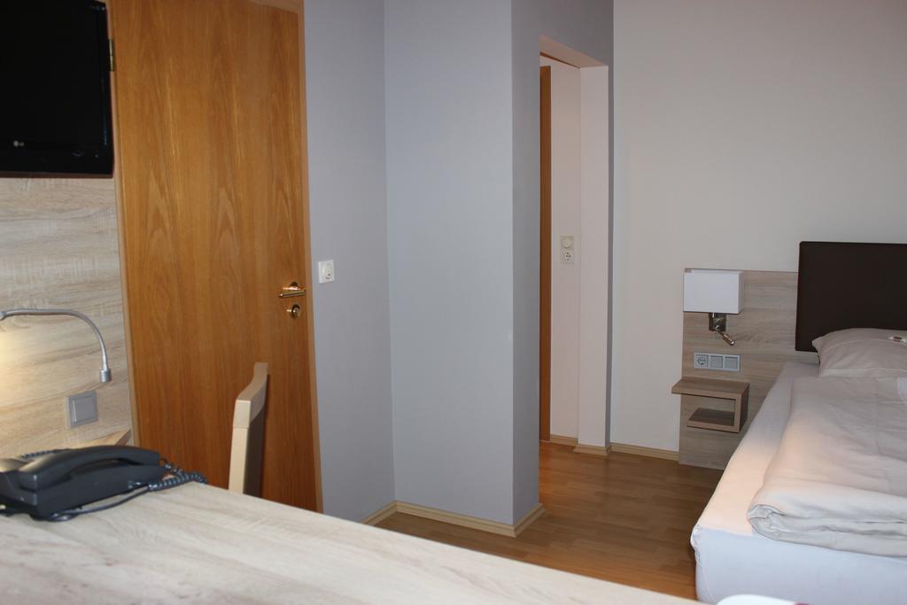 Hotel Dreimaedelhaus Espelkamp-Mittwald Экстерьер фото