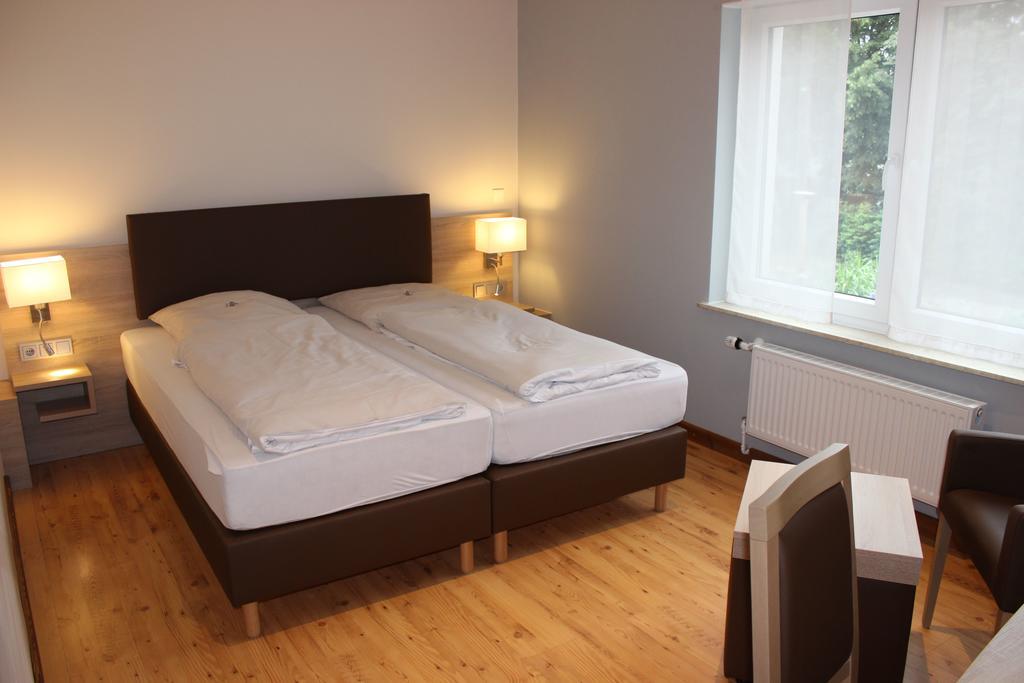 Hotel Dreimaedelhaus Espelkamp-Mittwald Экстерьер фото