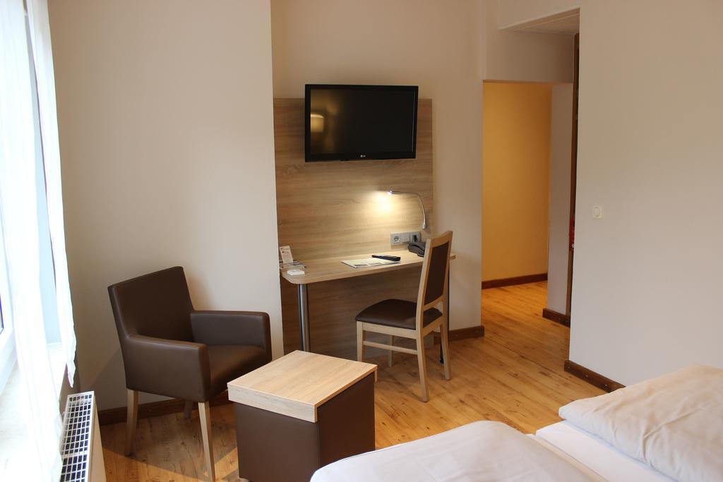 Hotel Dreimaedelhaus Espelkamp-Mittwald Экстерьер фото